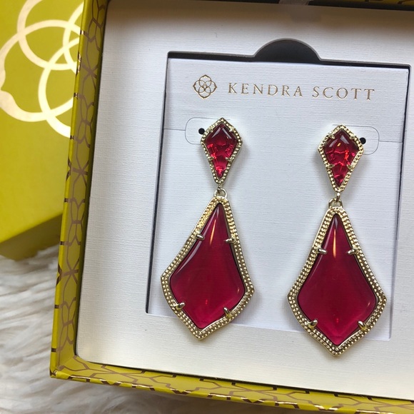 Kendra Scott Jewelry - NWT Kendra Scott Alexa Earrings in Berry